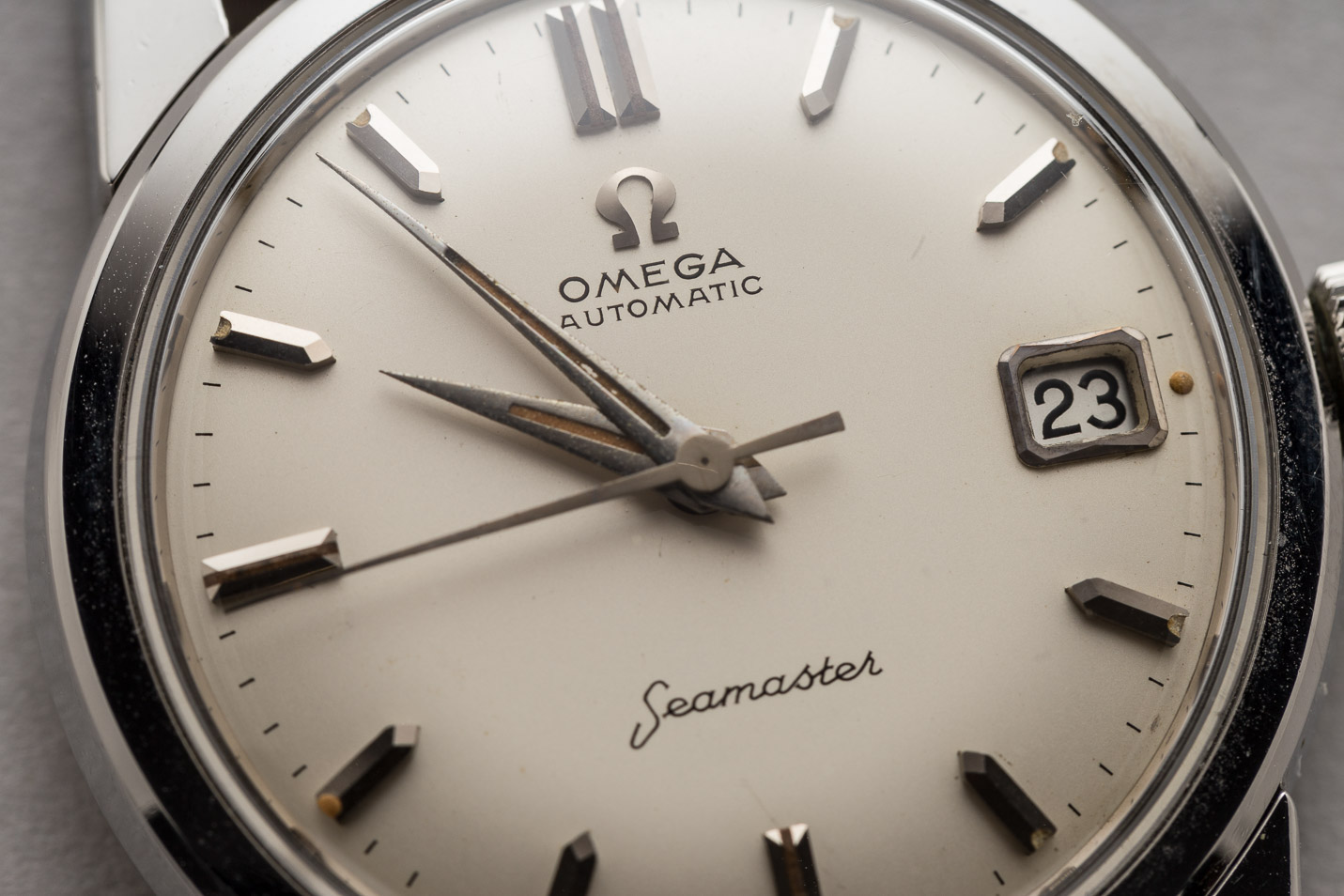 omega-seamaster-calendar-vintage-automatic-wristwatch-2849-2sc-shuck